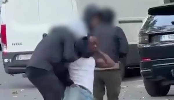 Brutalna pljačka poznatog nogometaša usred bijela dana; petorica ga izvukla iz automobila
