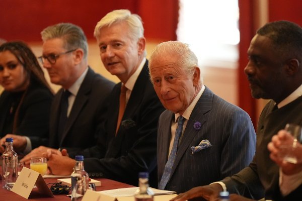 Sir Clive Alderton i kralj Charles III.