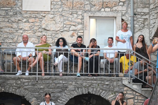 Vesna Dragojević sa sinovima