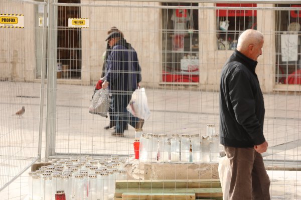 Zbog štandarca se prosvjedovalo i palili su se lampioni