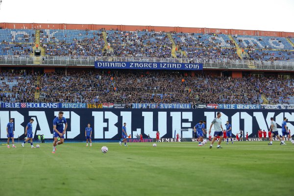 Bad Blue Boysi obnovili transparent koji im je zapaljen na derbiju s Hajdukom