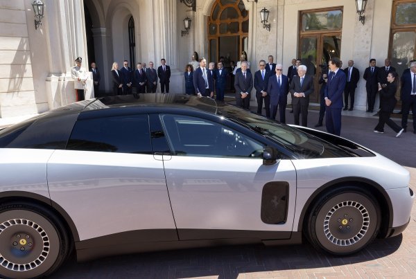 Prvi primjerak novog Ferrarija dosegnuo je nevjerojatnu vrijednost: Aukcija je nadmašila sva očekivanja
