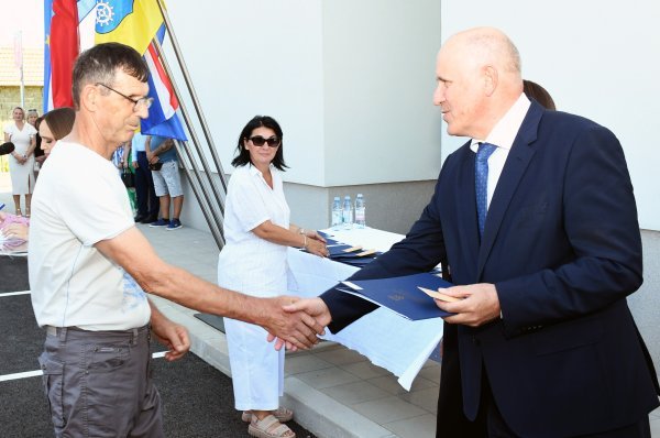 Branko Bačić podijelio 19 ključeva korisnicima u Sunji
