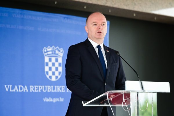 Ministar demografije: 'Država mora biti uz obitelj od trenutka kada se dijete rodi'