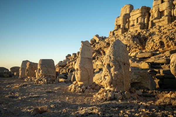 Planina Nemrut u jugoistočnoj Turskoj s vrhom od 2.134 metra nadmorske visine