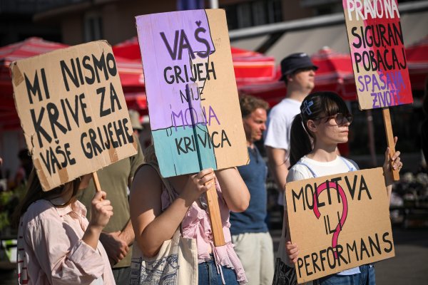 Na Trg bana Jelačića stigli su i protuprosvjednici