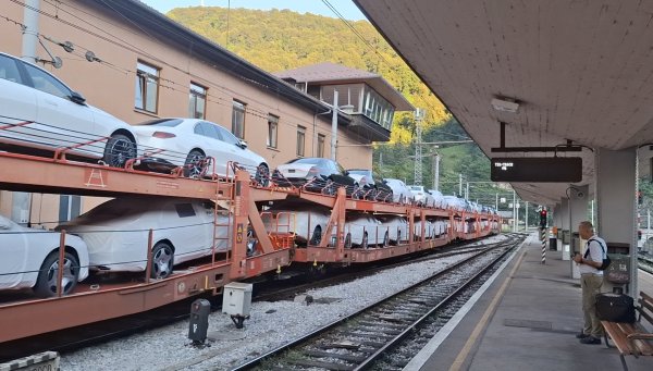 Policija sumnja na sabotažu: Pomaknuta skretnica izazvala iskliznuće vlaka u Sloveniji