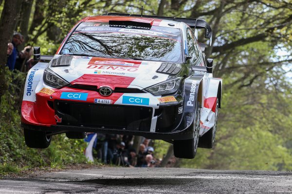 Pogledajte tešku nesreću svjetskog prvaka: Ogier i suvozač helikopterom hitno prebačeni u bolnicu