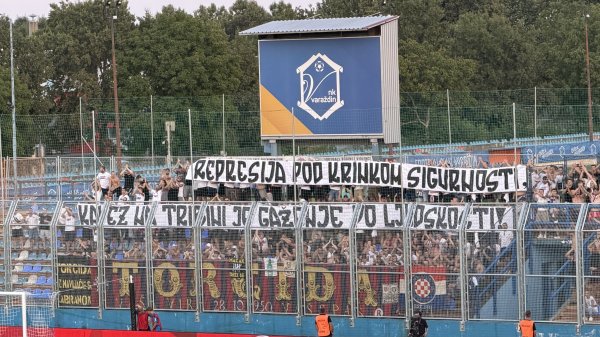 Torcida razvila ovu poruku pa krenula vrijeđati Dalića