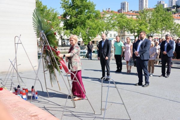 Rinčić položila vijence braniteljima povodom Oluje: To je početak niza manifestacija