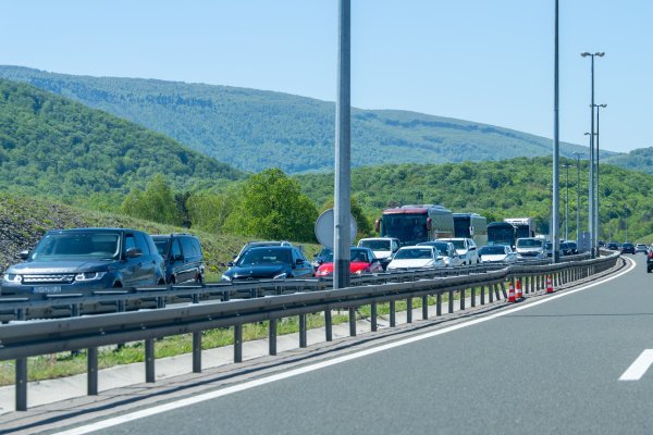 Velike gužve na povratku s mora: Kolone kod Lučkog, Trakošćana i na Krčkom mostu