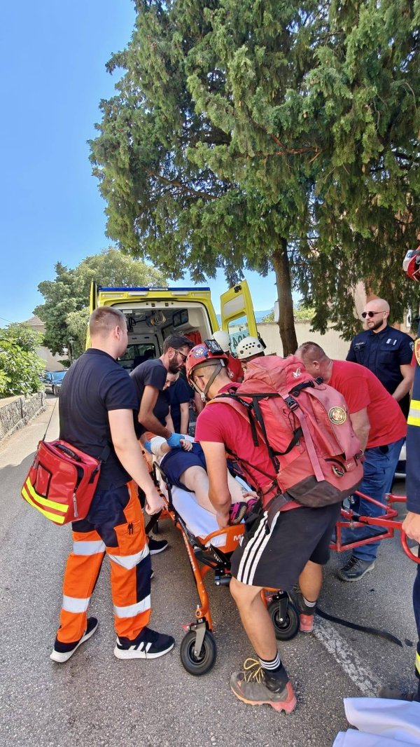 Makarski HGSS-ovci objavili detalje akcije na Modrom jezeru: Turistkinja je doživjela toplotni udar