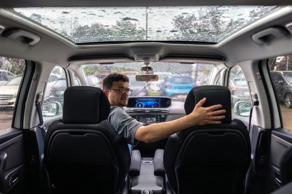 Gašenje starih mobilnih mreža donosi neočekivan problem za milijune automobila u Europi