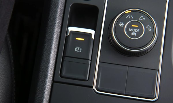 Ova tipka u automobilu može vam spasiti život, a većina vozača to ne zna
