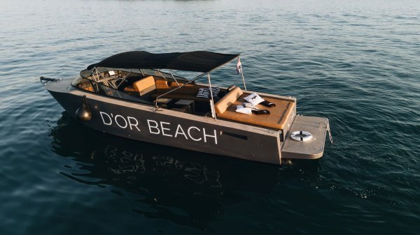 Globalni ljetni trend stigao je u Hrvatsku: XYZ i D'OR Beach Club predstavljaju prvu brendiranu plažu u regiji