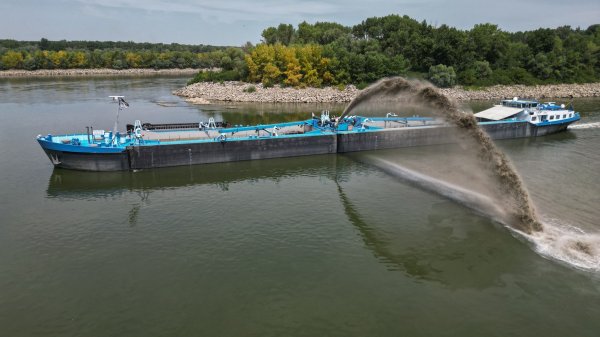 Jaružalo gdje se račva na rukavac Bala i Stari Dunav