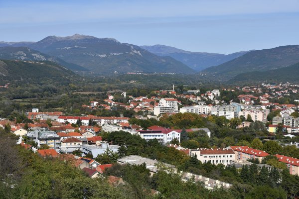 Knin nije samo proslava Oluje: Mladi odlaze, povratnici ulažu, a neka naselja još uvijek nemaju vodu