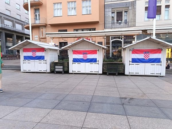 HDZ postavlja zastave po Trgu bana Jelačića