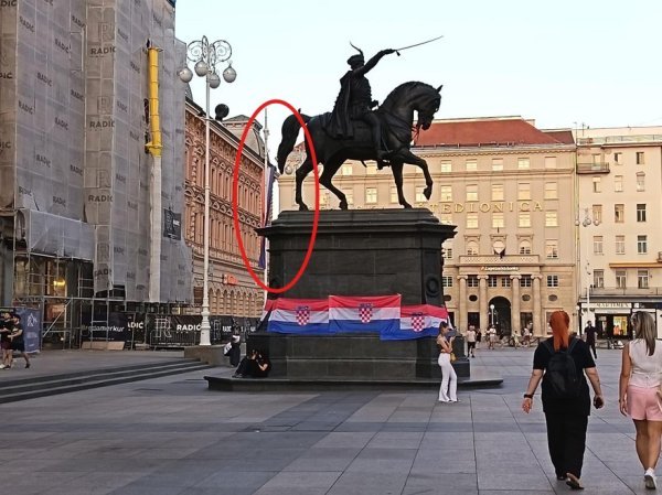 Zastava Hrvatske na Trgu bana Jelačića