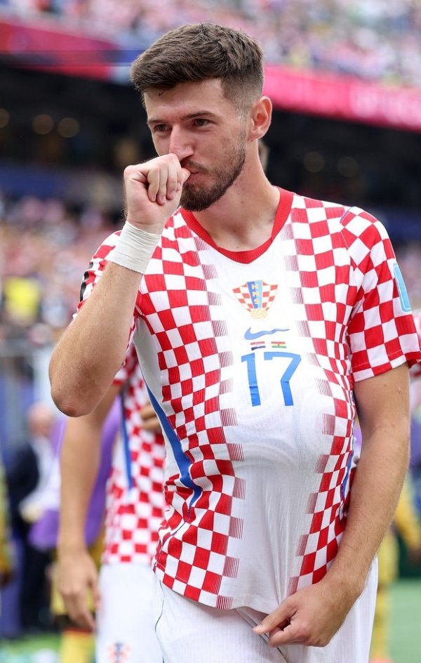 Vatreni iznenada napustio pripreme te avionom iz Australije hitno odletio za Milano