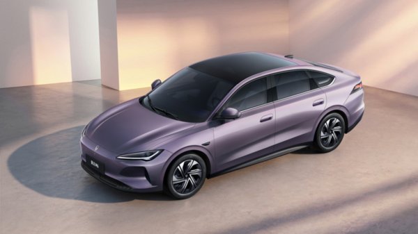 Ovaj električni automobil krije funkciju kakvu obično imaju samo skupi SUV-ovi