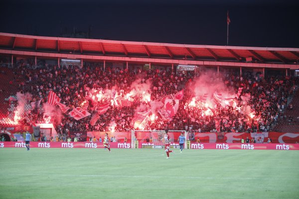 Sramotne scene na Marakani: Navijači Crvene zvezde razvili koreografiju posvećenu Ratku Mladiću
