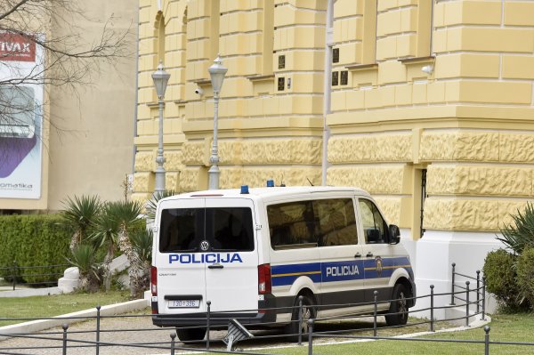 Imao je zabranu vožnje godinu dana, policija ga uhvatila na mopedu, a šibenski sud ga oslobodio: Evo zašto