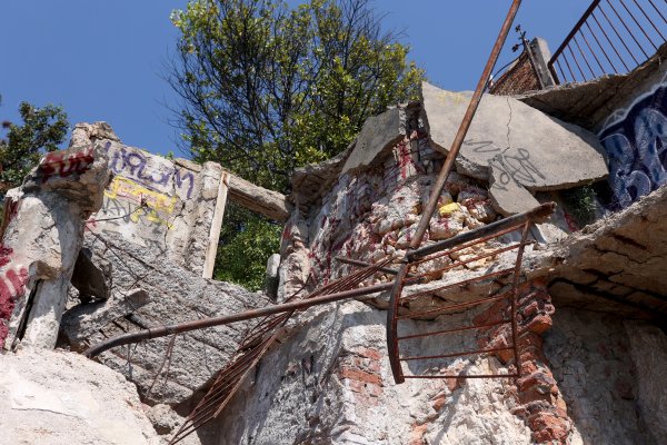 Rijeka: Urušeni balkon napuštenog objekta na Pećinama