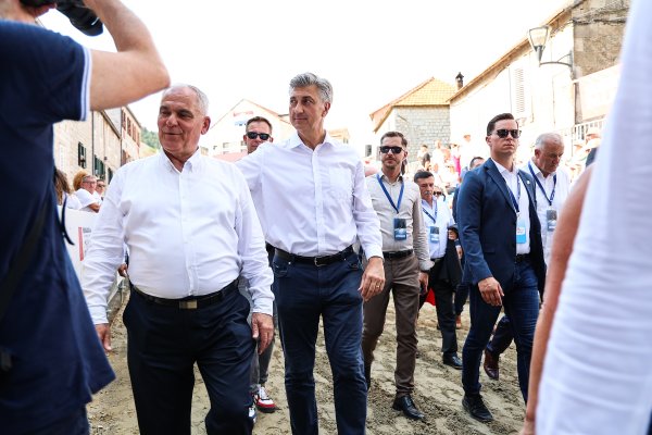 Dolazak uzvanika u svečanu ložu na 311. Sinjskoj alki