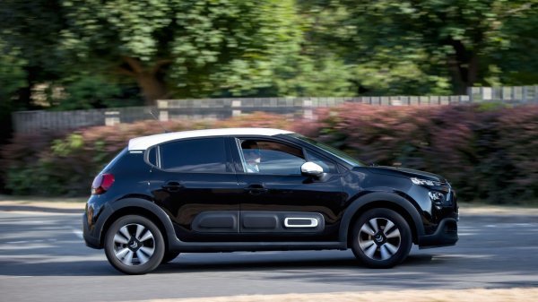 Dok novi automobili divljaju s cijenama, ovaj model još uvijek kreće od 16.290 eura
