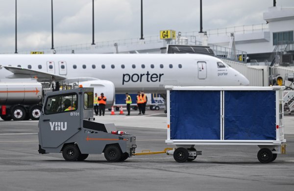 Avion već krenuo prema pisti, a onda kaos: Zbog jednog djeteta otkazan cijeli let