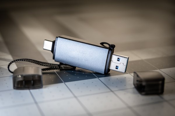 Imate stari USB koji želite baciti? Evo što prvo napraviti