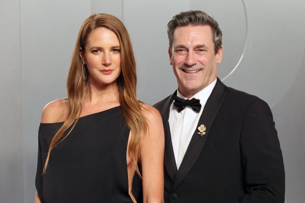 Jon Hamm i Anna Osceola