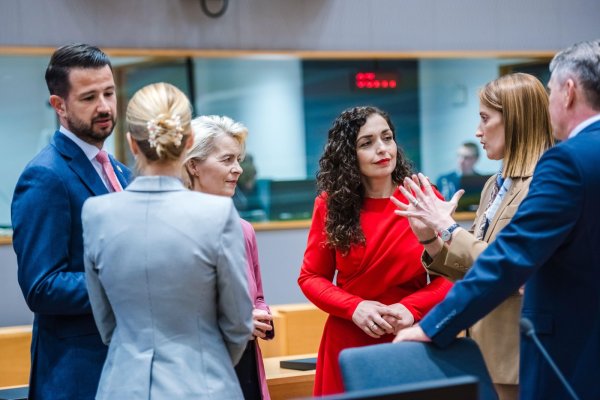 Visoka predstavnica EU za vanjske poslove i sigurnosnu politiku Kaja Kallas, predsjednik Crne Gore Jakov Milatović, predsjednica EU komisije Ursula von der Leyen