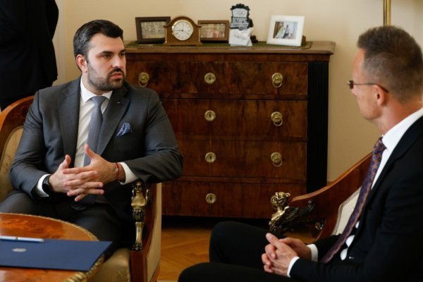 Georg Georgiev dok je bio ministar vanjskih poslova u razgovoru s tadašnjim mađarskim kolegom Peterom Szijjartom