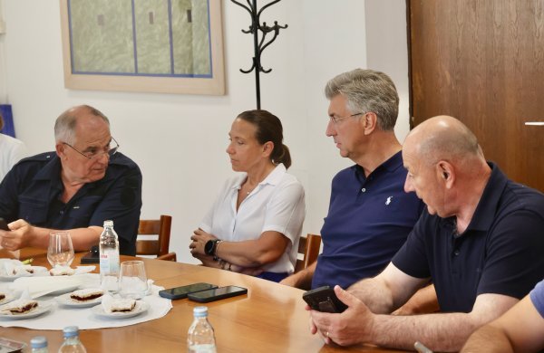 Premijer Plenković u obilasku ozijeđenih
