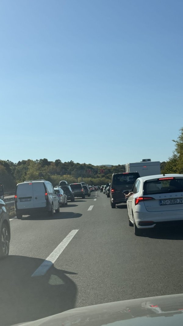 FOTO Kaos na cestama uoči Velike Gospe: Kolone na više točaka diljem Hrvatske