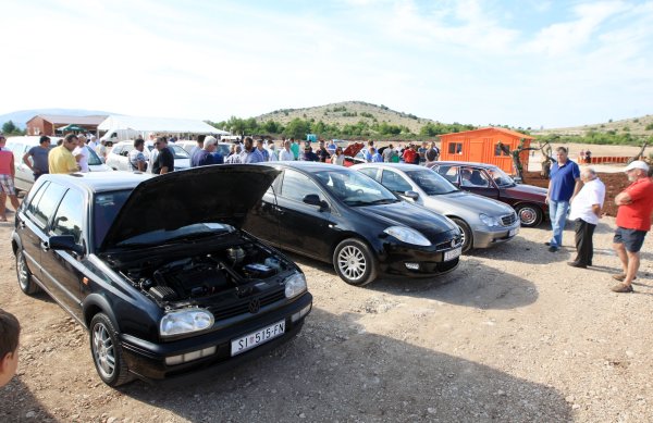 Kupujete rabljeni? ADAC upozorava: Kilometraža bi mogla biti lažna na čak svakom trećem automobilu