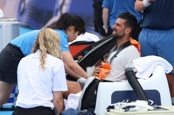 Novak Đoković padao po terenu, mjerili mu tlak: 'Sve mi otkazuje, ne mogu'. Izgubio je...