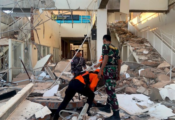 Katastrofa u Indoneziji: Potres magnitude 7,7 odnio najmanje 47 života