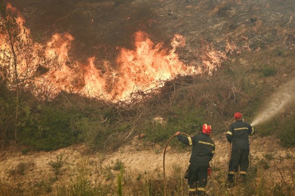 Tragedija na grčkom otoku: Dva požara buknula gotovo istodobno, pronađena dva tijela