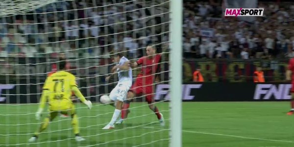 Pogledajte zašto su hajdukovci poludjeli na suca i VAR: Pukštas dobio udarac, a penala nema