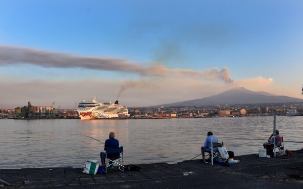 Etna opet poremetila zračni promet: Ograničen broj dolazaka