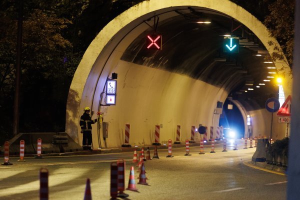Zbog prometne nesreće u tunelu A2 otvorena samo jedna traka: Nesreća i na A1