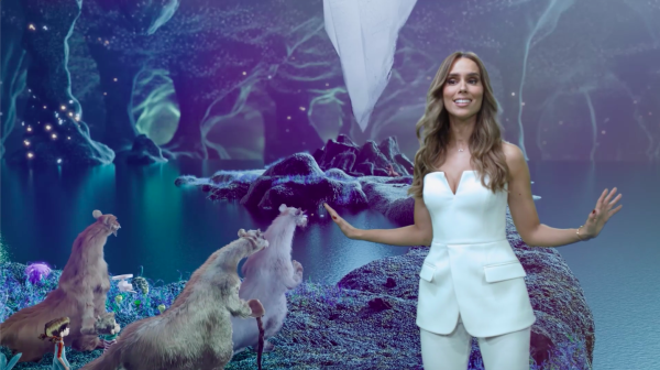 Franka Batelić u videospotu za 'Kristalni planet'