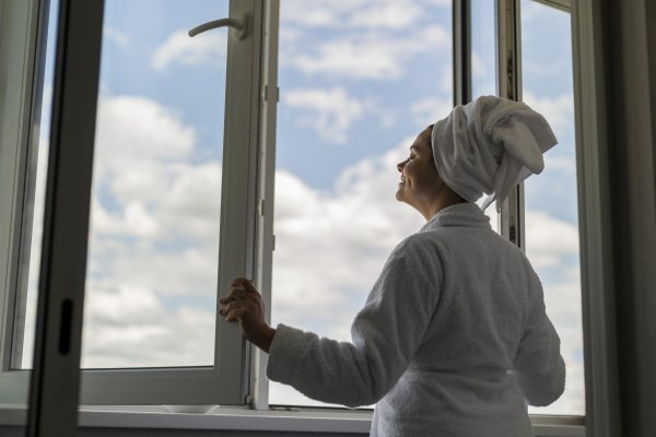 Provjetravanje smanjuje vlagu, plijesan i koncentraciju kemijskih spojeva u domu