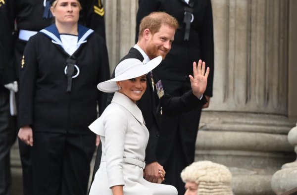 Povratak Harryja i Meghan mogao bi izazvati novi problem: 'Stvaraju se dva kraljevska tabora'