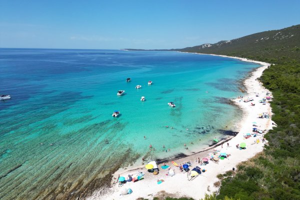 Plaža Veli Žal na Dugom otoku u blizini mjesta Dragove