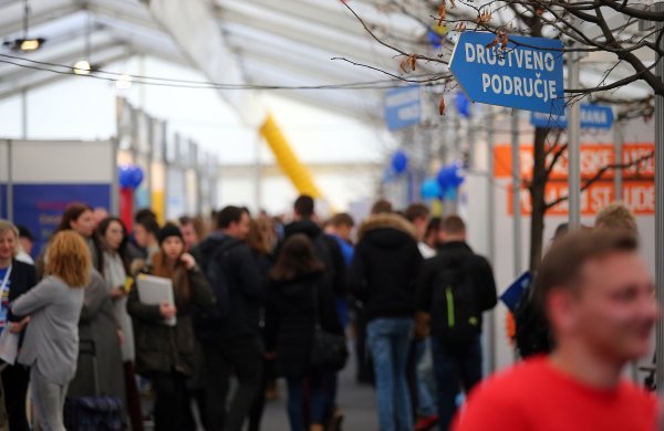 Da bi pokrili troškove života i studiranja, mnogobrojni studenti rade