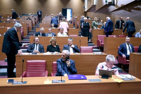 Saborski zastupnici žele kraće rasprave i ukidanje replika unutar kluba